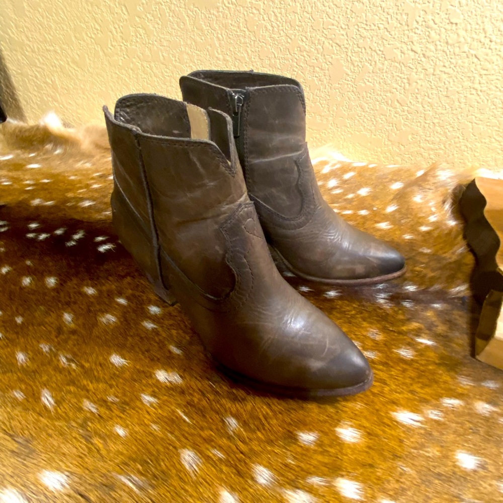 FRYE RENEE STEAM SHORT SLATE BOOTIES